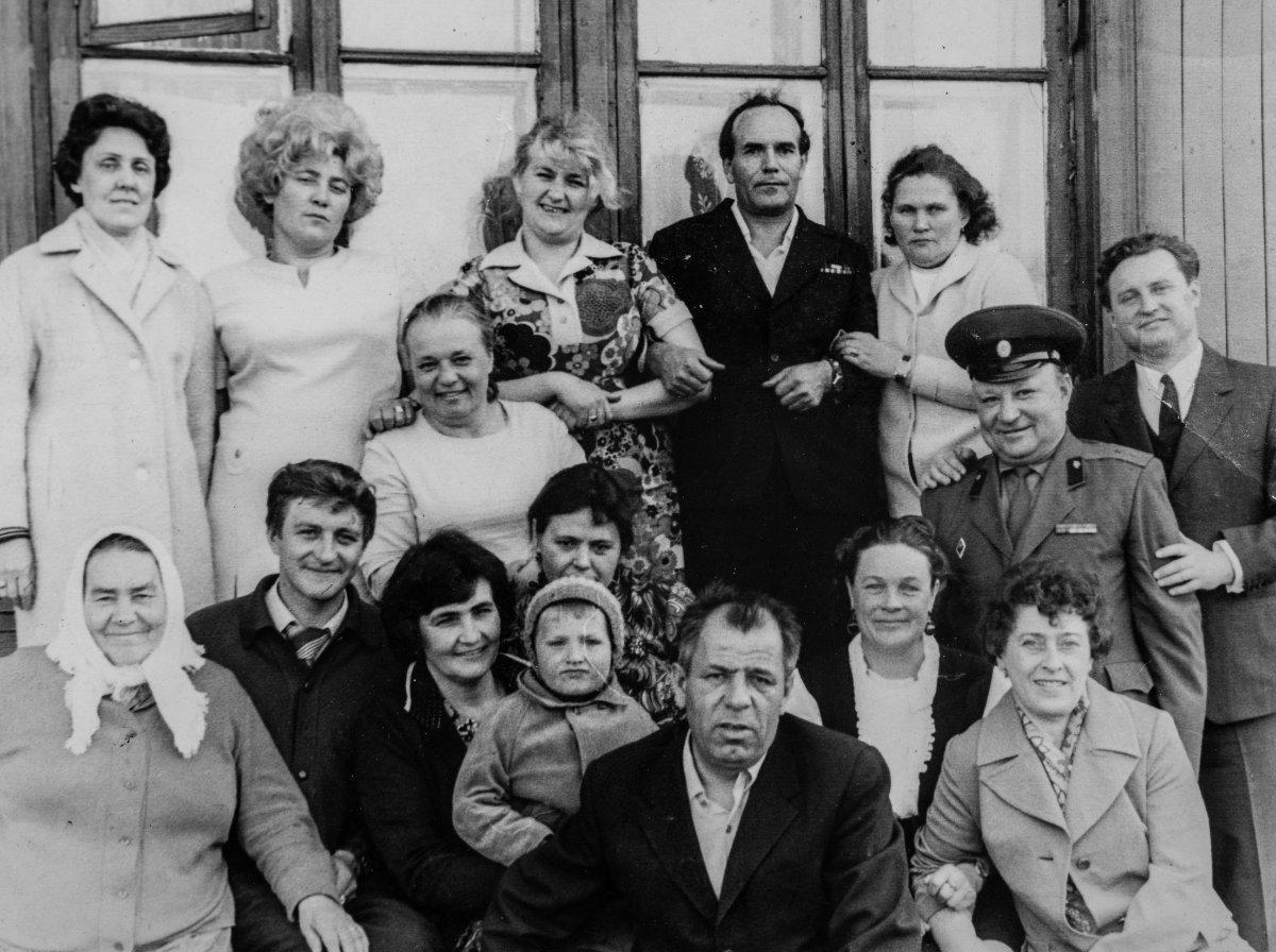 Original black-and-white family group photo